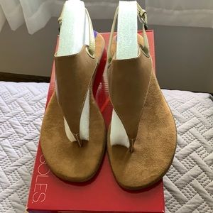 NWOT Aerosoles Chlock-In ladies sandals